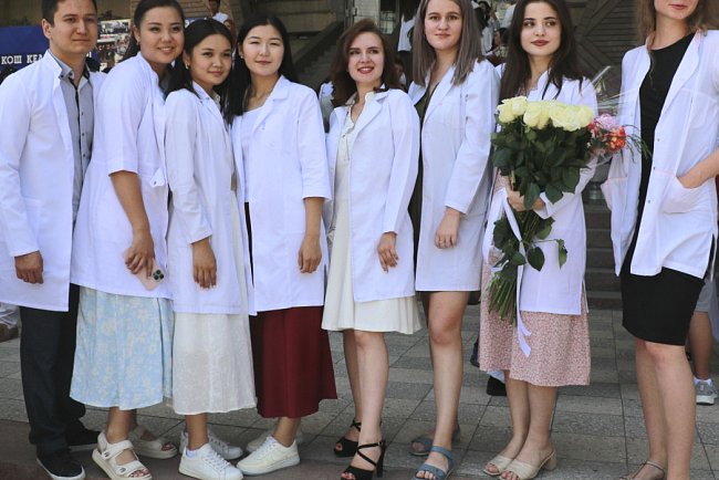 Vivat, doctors!