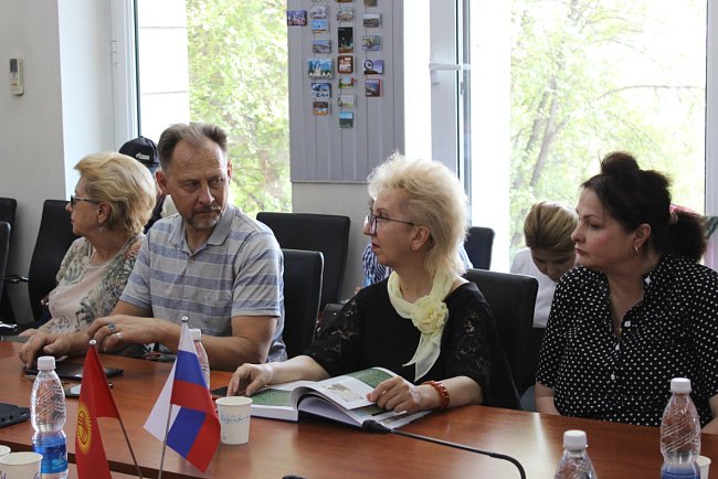 Moving forward: a presentation of the book «Russian language in Kyrgyzstan: milestones of the past» took place at KRSU