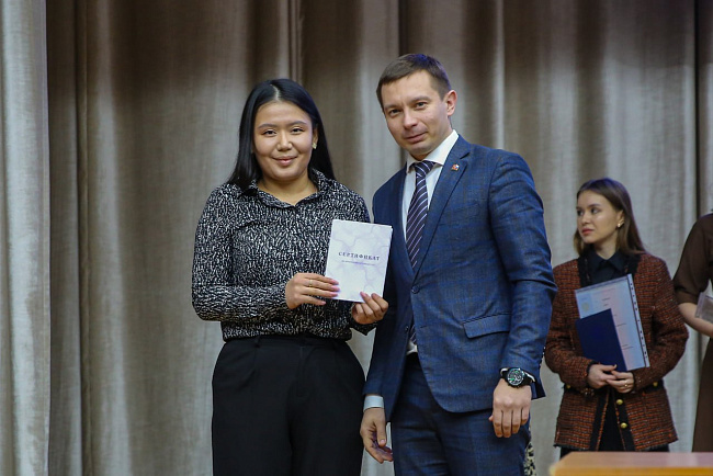 На ученом совете КРСУ наградили лучших студентов и преподавателей за достижения в учебной и научной деятельности