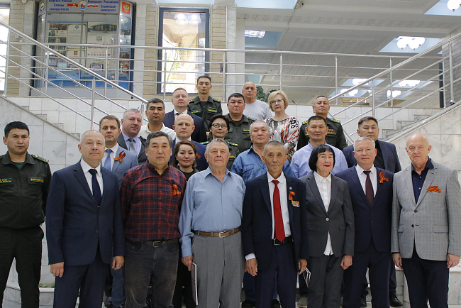 Передача книги «Билось каждое сердце, как Брест!»